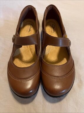 Clarks Woman’s  Brown Mary Jane’s Size 8